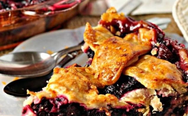 Blackberry Pie Cobbler
