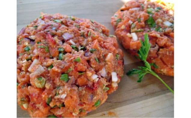 Salmon Burgers With Roasted Red Pepper Aioli