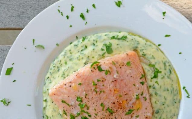 Spring Time Lunch: Baked Salmon with Parsley Sauce