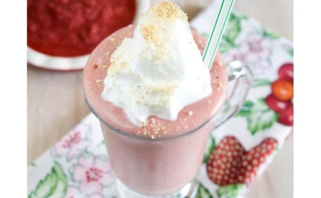 Strawberry Rhubarb Pie Vegan Shake