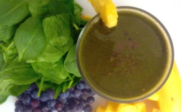 TROPICAL BANANA GREEN SMOOTHIE
