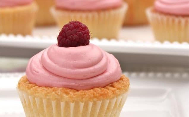 Zingy Lemon Raspberry Cupcakes