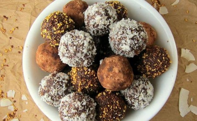 15 Minute Healthy Dark Chocolate Truffles