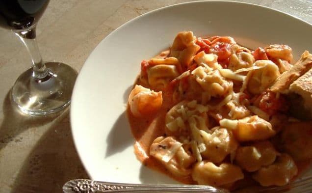 Cheese Tortellini With Shrimp In Tomato Cream Sauce