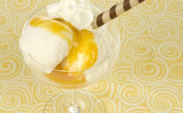 Cheesecake Ice-Cream With Mango Syrup