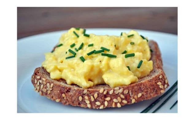 Easy Cheesy Scrambled Eggs