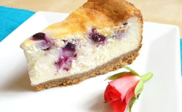 Eggless Blueberry and White Chocolate Baked Cheesecake