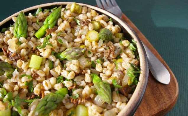 Farro With Mushrooms and Asparagus