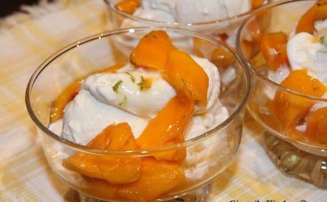 Mangoes with Rum and Ice Cream