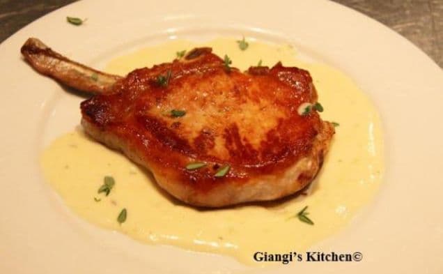 Pork Chops with Garlic Cream