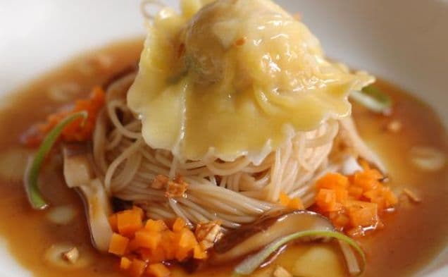 Rice Noodles With Wonton/chinese Ravioli In Mushroom Sauce