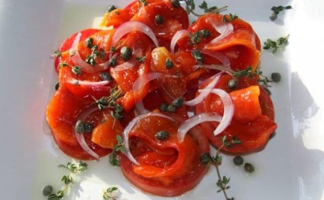 Roasted red peppers and tomatoes salad