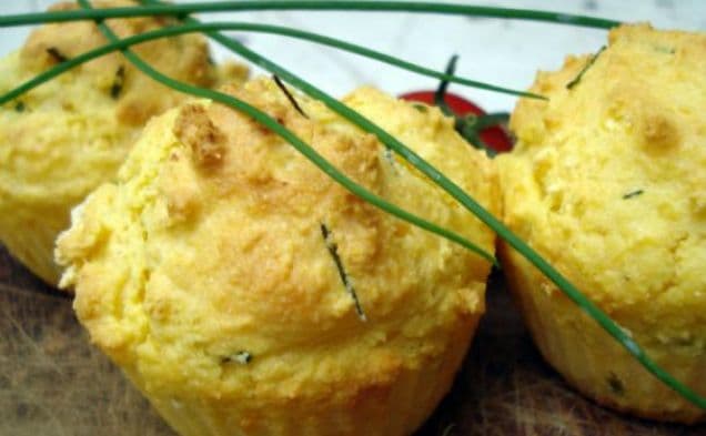 Savory corn and chives muffins