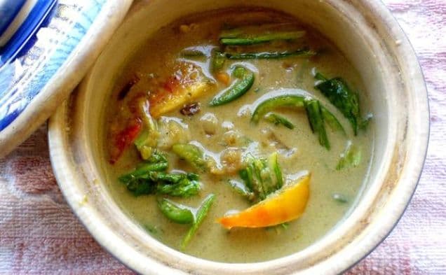 Spicy Coconut Curry With Peppers, Pak Choi and Tomatoes