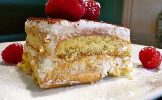 Tiramisu Infused With Amaretto (Eggless!)